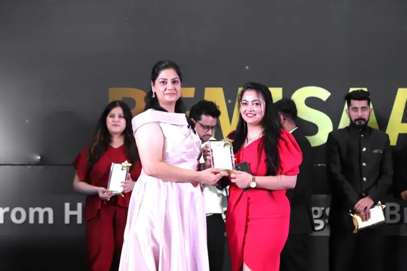 An award presentation photographed for 360 Degree Cloud’s rewards and recognition gallery