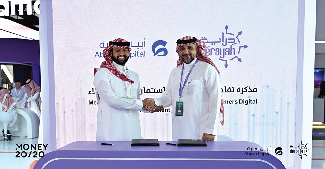 Representatives of Abyan Capital and Derayah Financial shake hands at their Money20/20 partnership signing