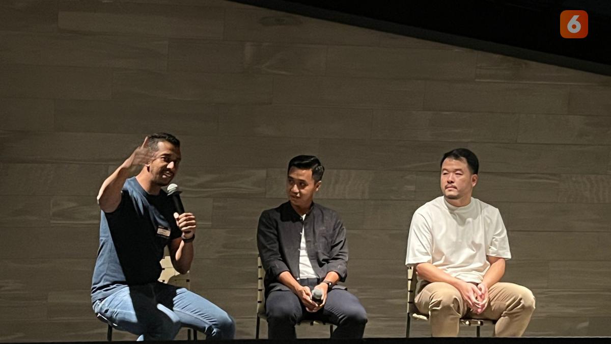 Achmad Alkatiri, left, speaking into a microphone with two fellow speakers at Indonesian Brands Social Night