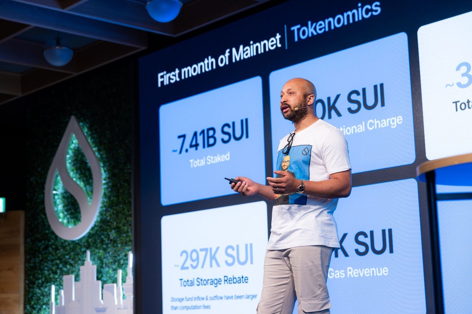 Adeniyi Abiodun presenting Sui tokenomics at a Kyoto builder event
