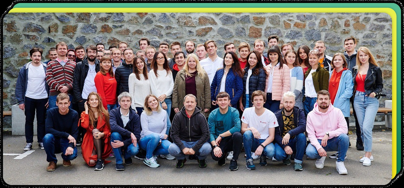 Admixer colleagues gathered outdoors for a team photograph