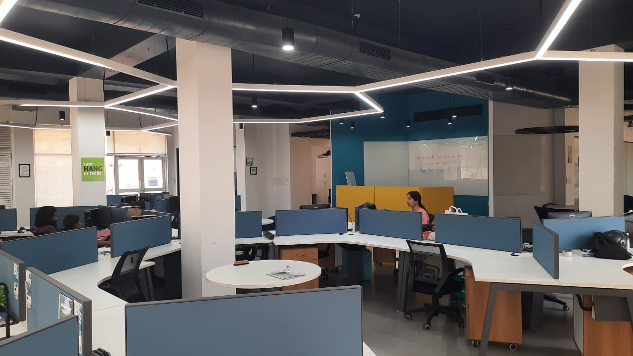 Shared workspace and seating inside the AIC-GIM incubation facility