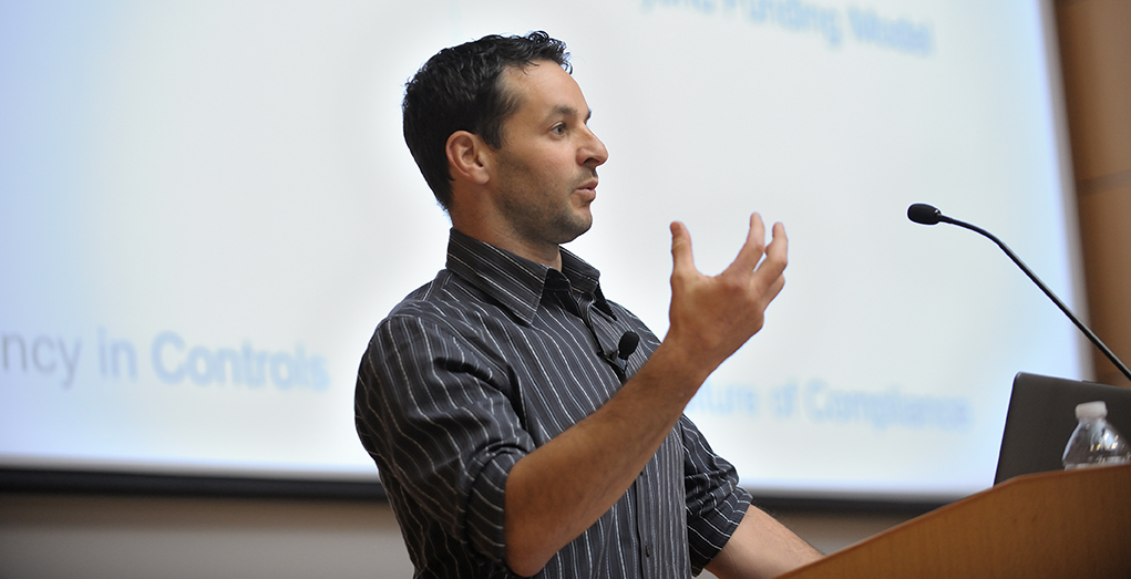 Al Goldstein speaking at a lectern during his 2018 University of Illinois Cozad lecture