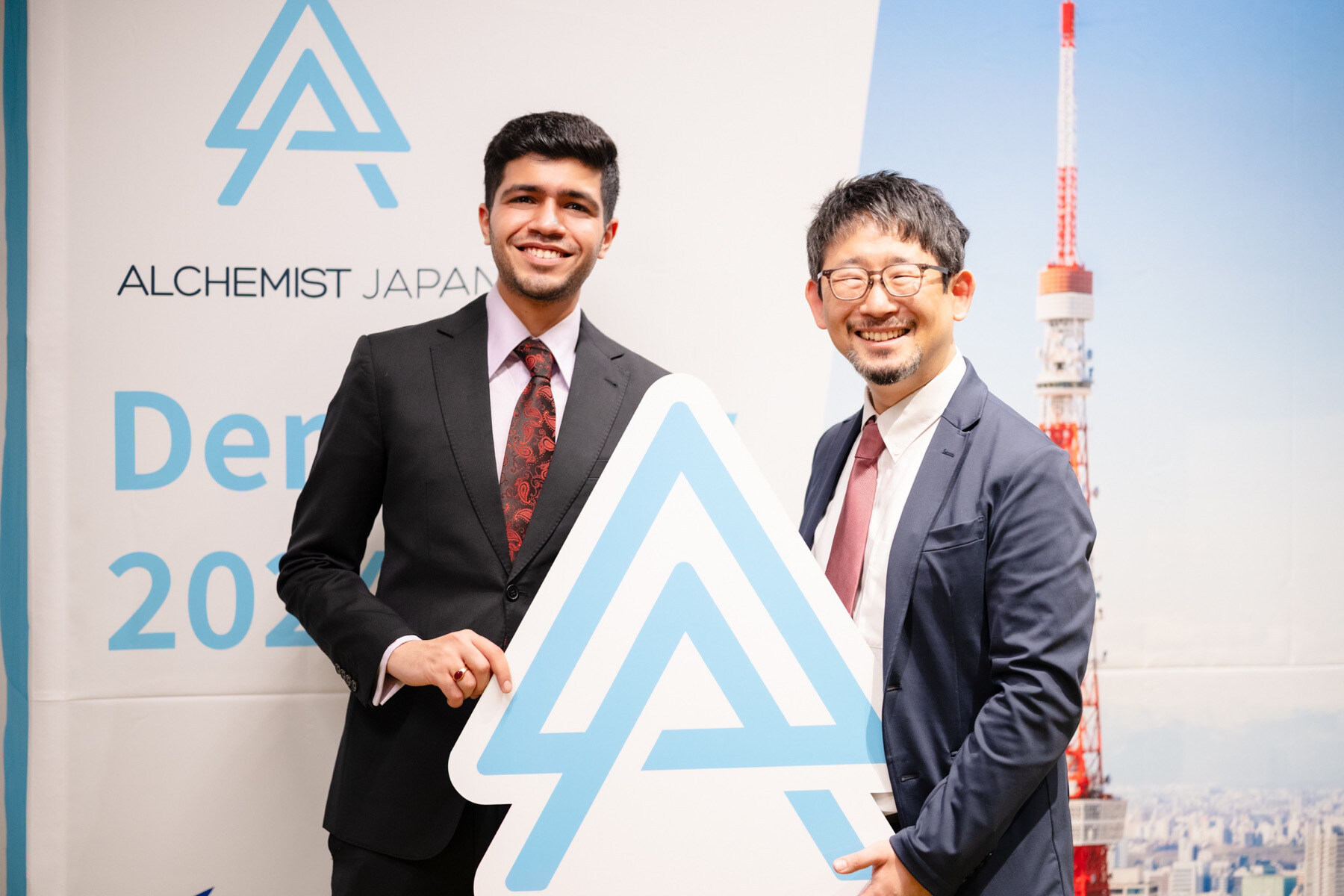 Two participants pose together at an Alchemist Japan Demo Day