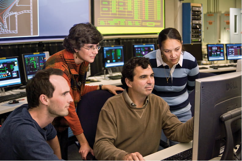 Alex Ince-Cushman at far left with Amanda Hubbard, Gary Dekow and Maria Silveira in the Alcator C-Mod control room