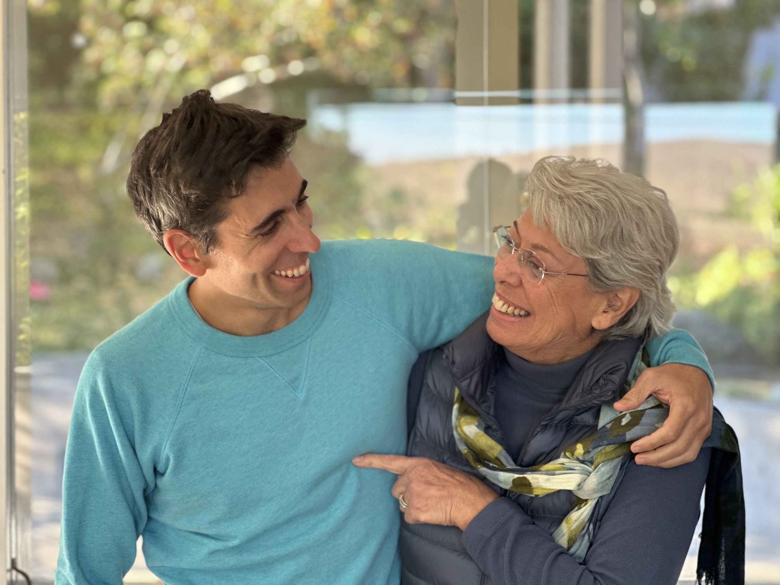 Alexi Suvacioglu smiling with his mother Maggie
