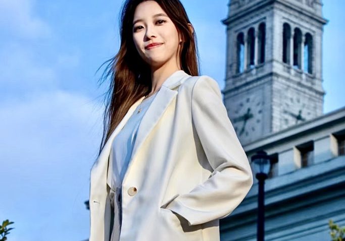 Alina Su standing on the Berkeley campus with the Campanile behind her