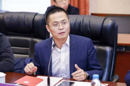 Andy Yin speaking at Tsinghua University’s December 2019 Cloudwise donation ceremony