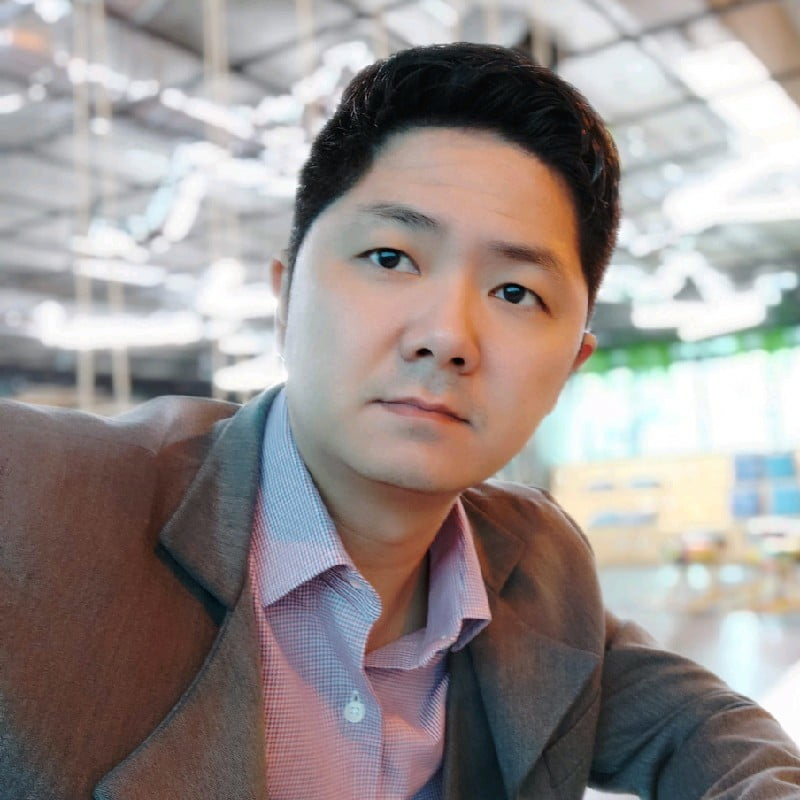 Portrait of Angel Investor Club co-founder Fabiano Nagamatsu