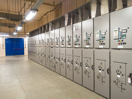 Rows of electrical equipment cabinets shown on ANS’s DC power services page