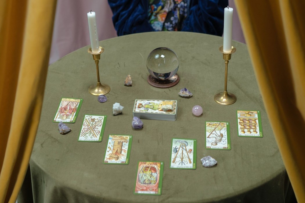 Aura Vista Puts an Operations Brain Behind the Tarot