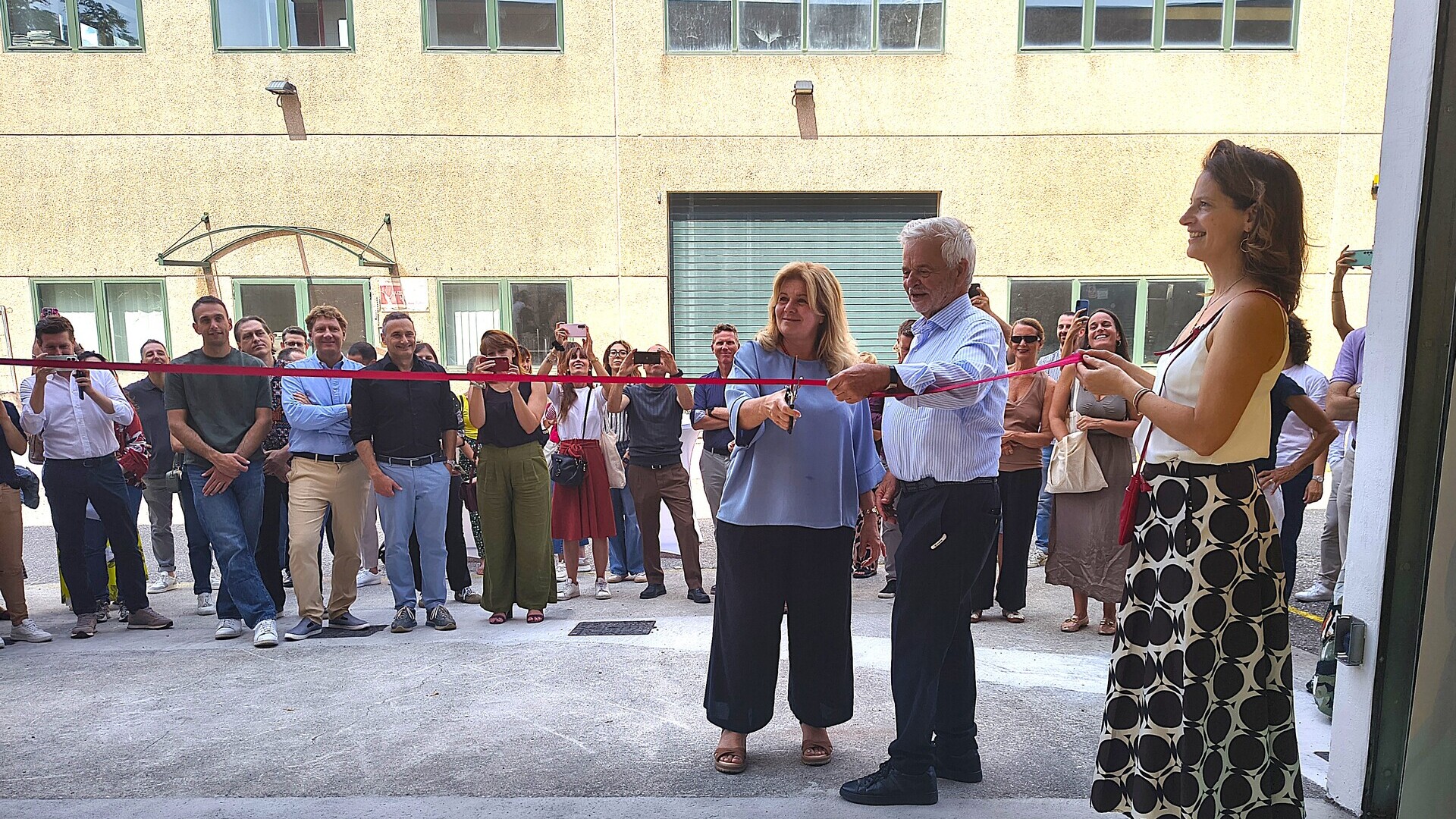 Ribbon-cutting ceremony for Dr. Schär’s research pilot plant at Area Science Park