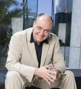 Archival portrait of Arenas founder Santiago Pozo