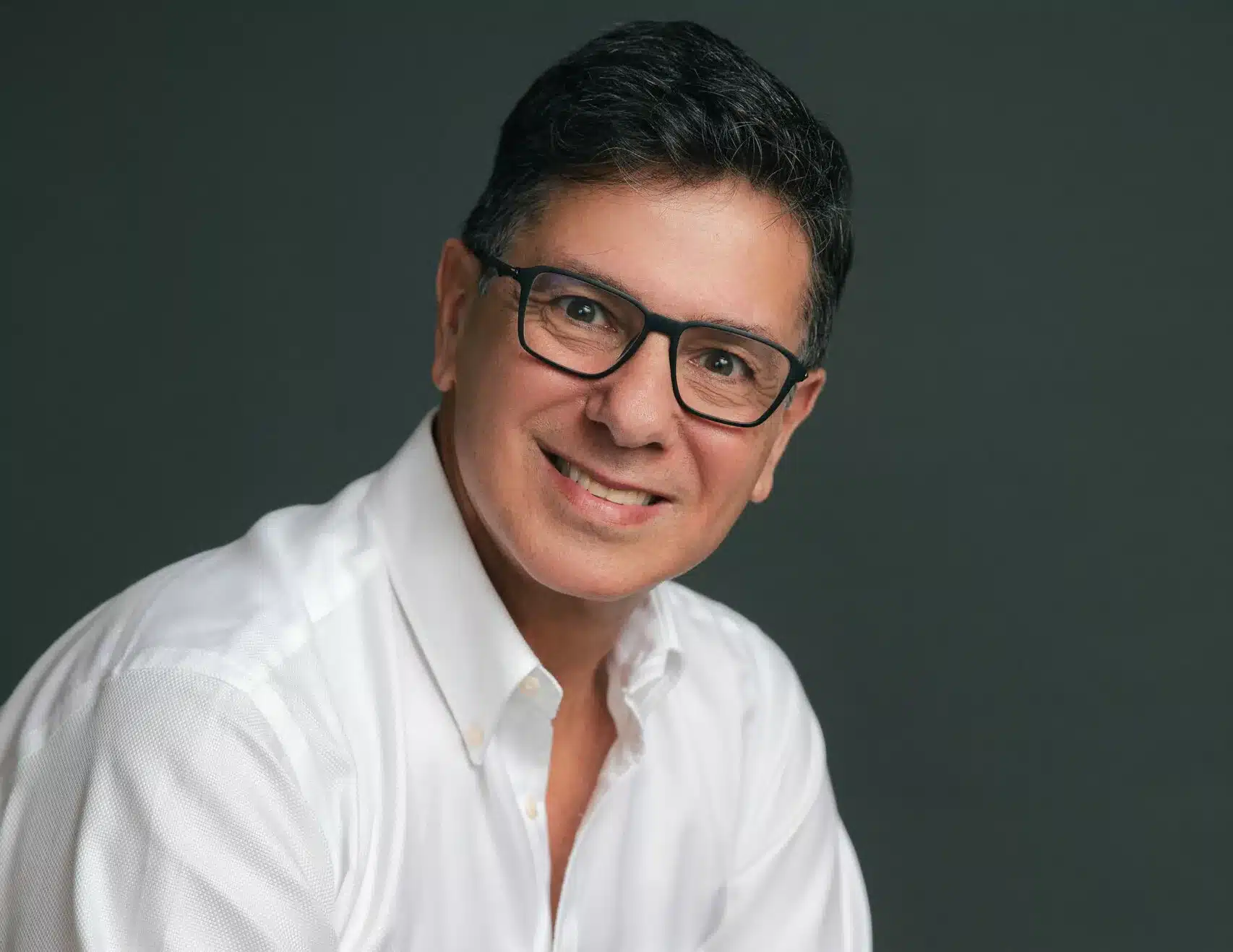 Portrait of Auto Avaliar co-founder and CEO J. R. Caporal