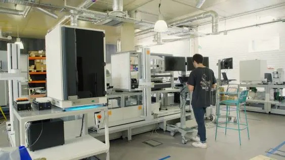 An Automata engineer working on laboratory automation in the development studio