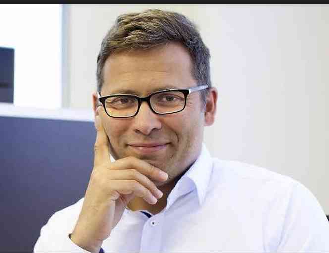 Automation Hero founder Stefan Groschupf in an office portrait