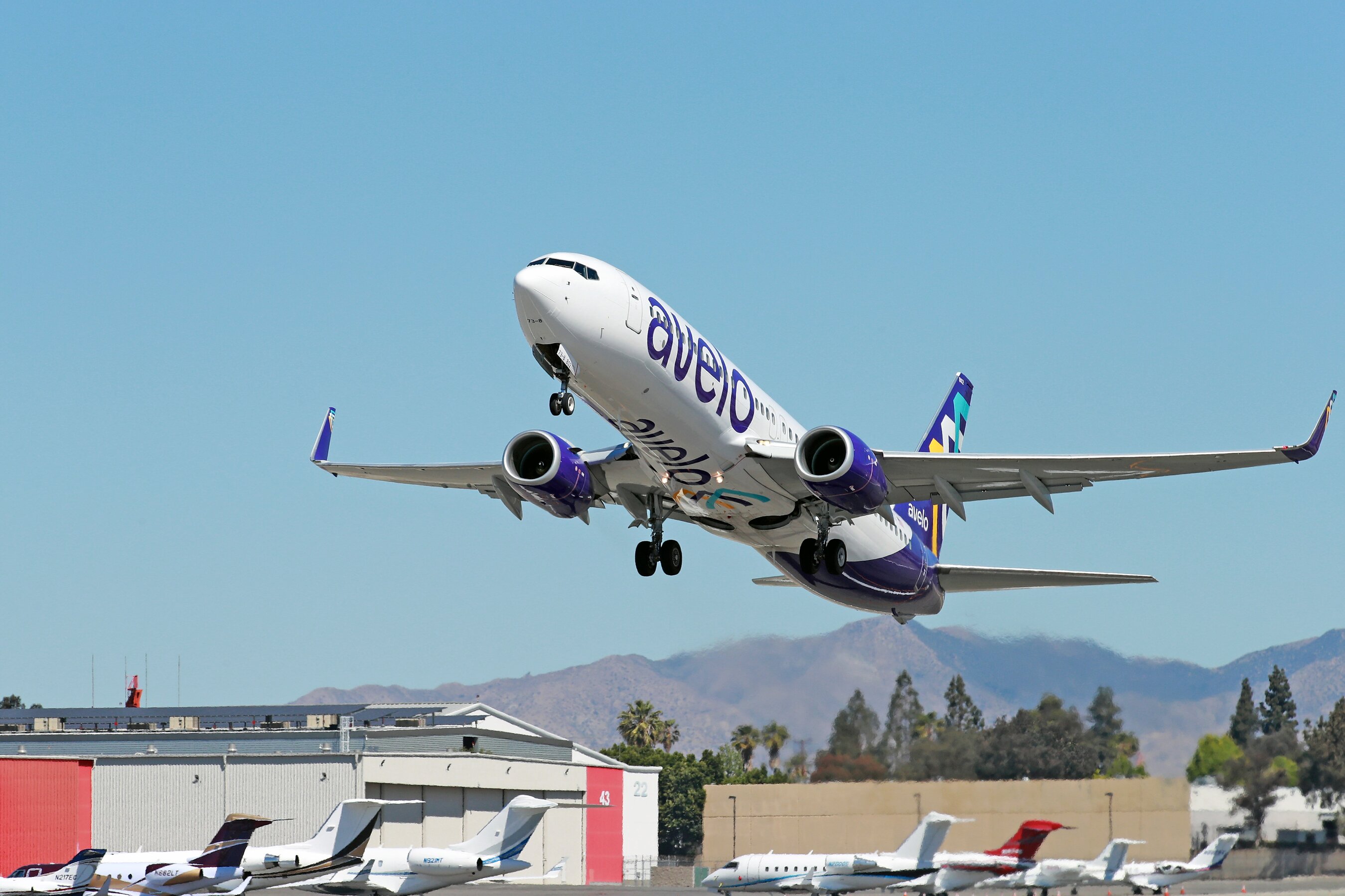 An Avelo Boeing 737 lifting off from Burbank on its inaugural day
