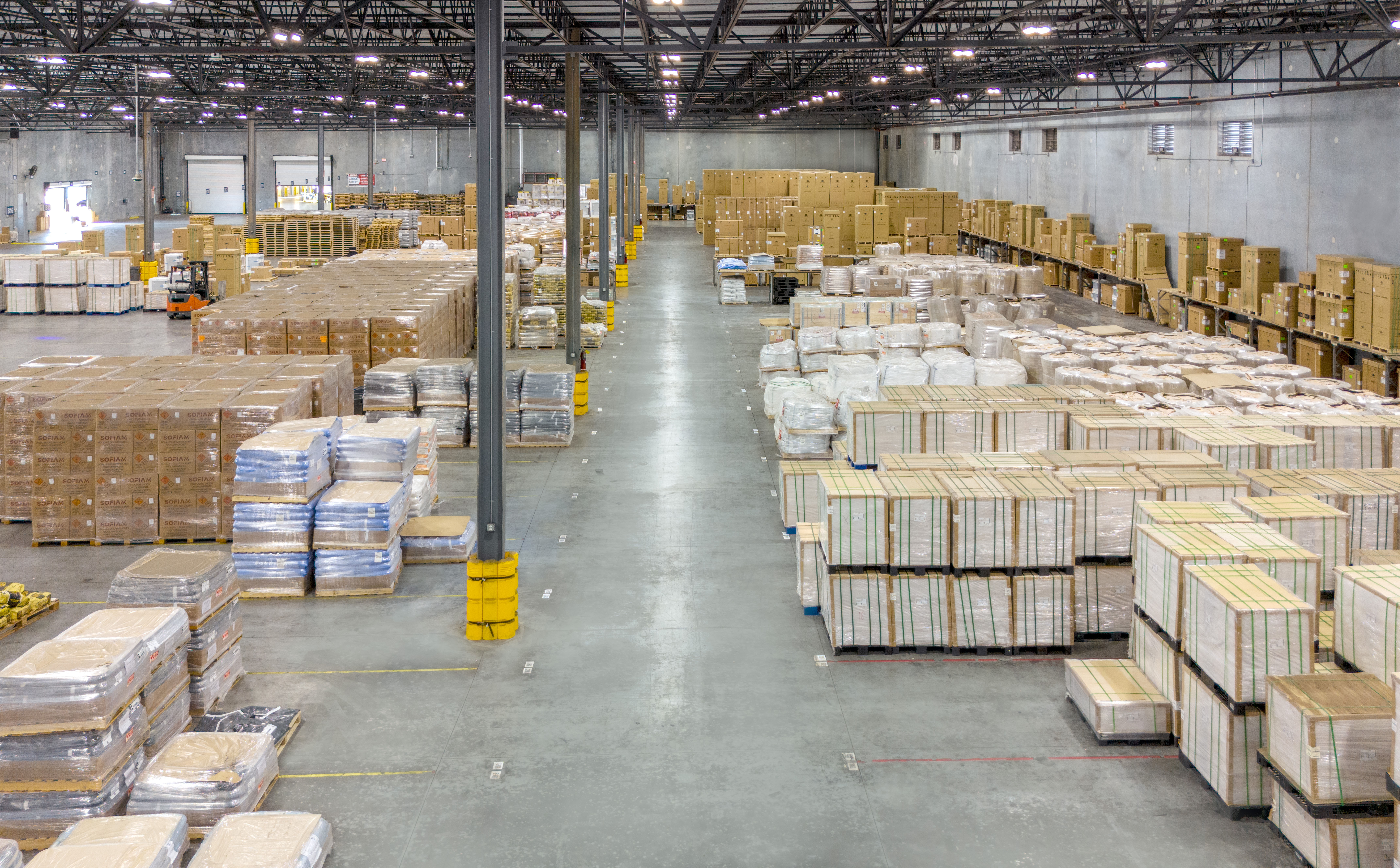 Palletized goods arranged inside Averitt’s Savannah distribution warehouse