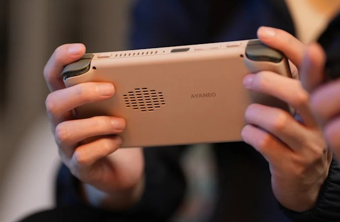 The retro handheld that wants to retire the rest of your shelf