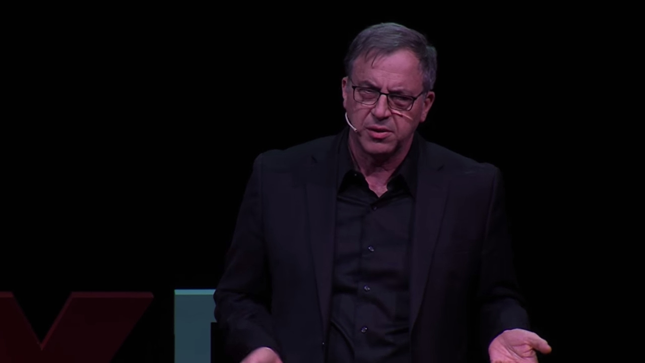 Azi Cohen speaking on the TEDxRoma stage in 2017