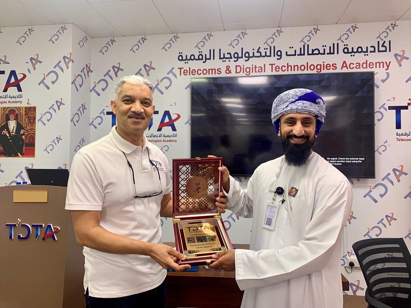 Azzan Al Kindi, right, receiving a presentation plaque during his TDTA visit