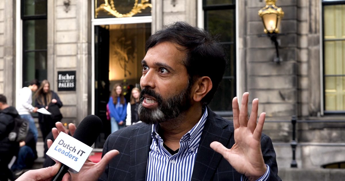 Bala Kuchibhotla speaking with Dutch IT Leaders outside the Escher museum in The Hague