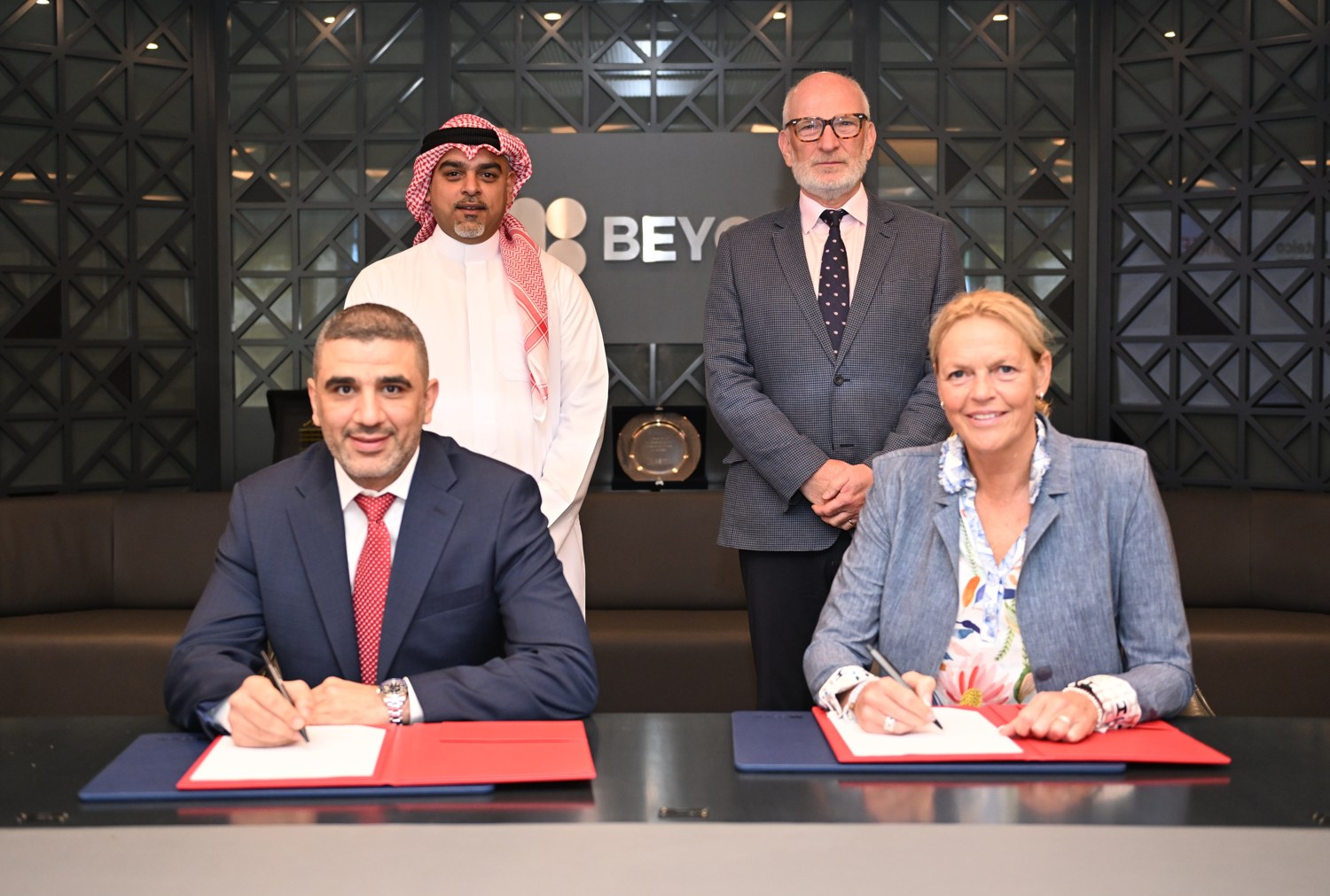 Batelco and Qareeb representatives pose at the signing of their data centre agreement