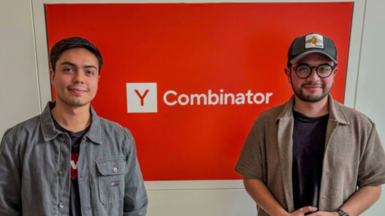 Benjamin Muñoz Cerro and Alen Rubilar-Muñoz standing beside a Y Combinator sign