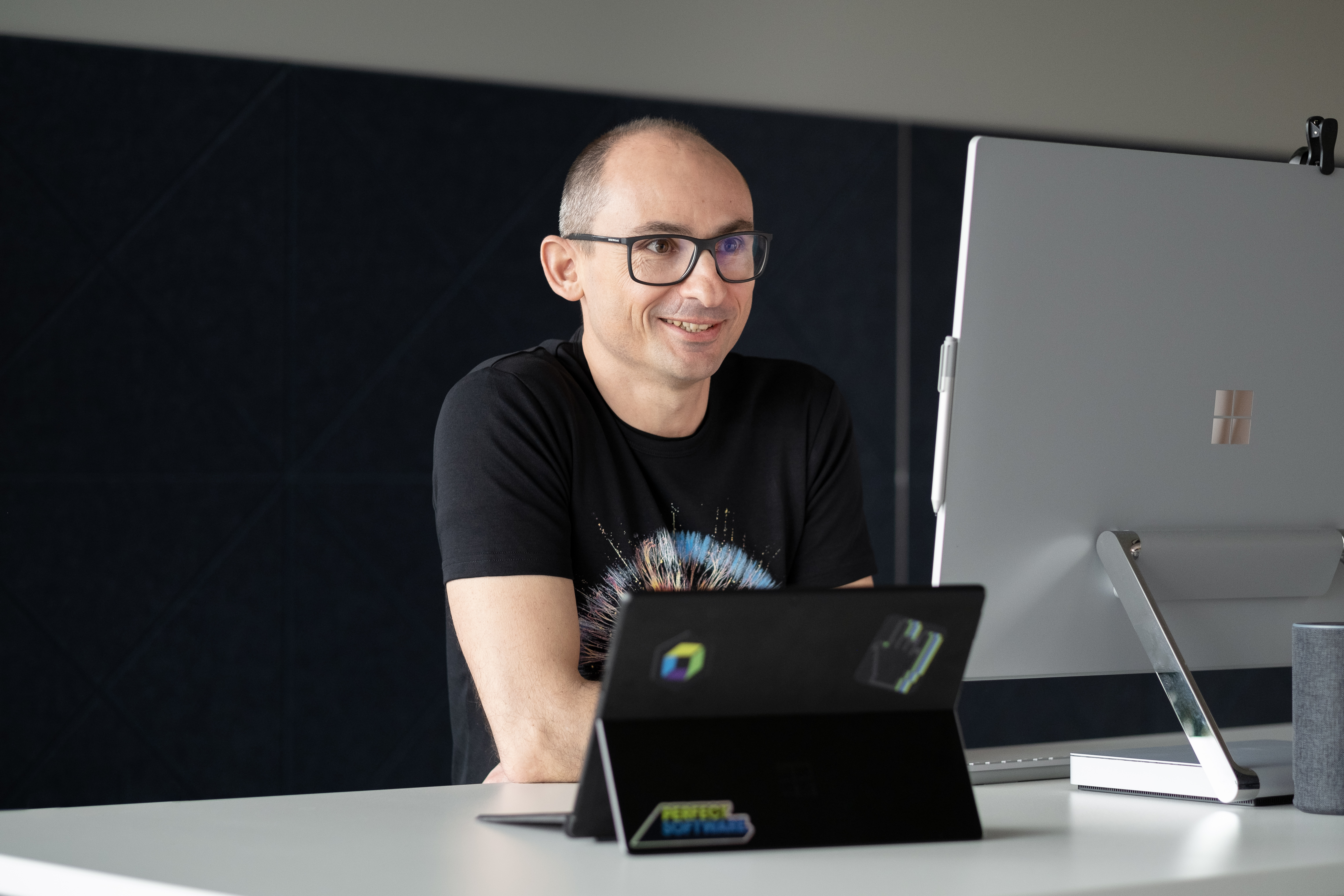 Bernd Greifeneder working at a desk with a laptop and external monitor