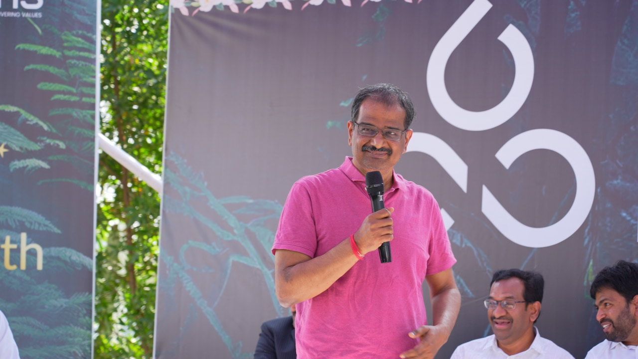 A speaker holding a microphone during a Bilvantis anniversary gathering