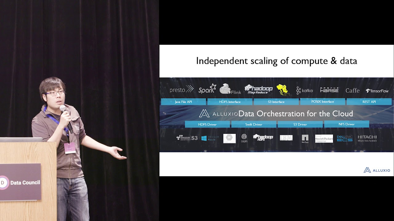 Bin Fan presenting a diagram about independently scaling compute and data at Data Council