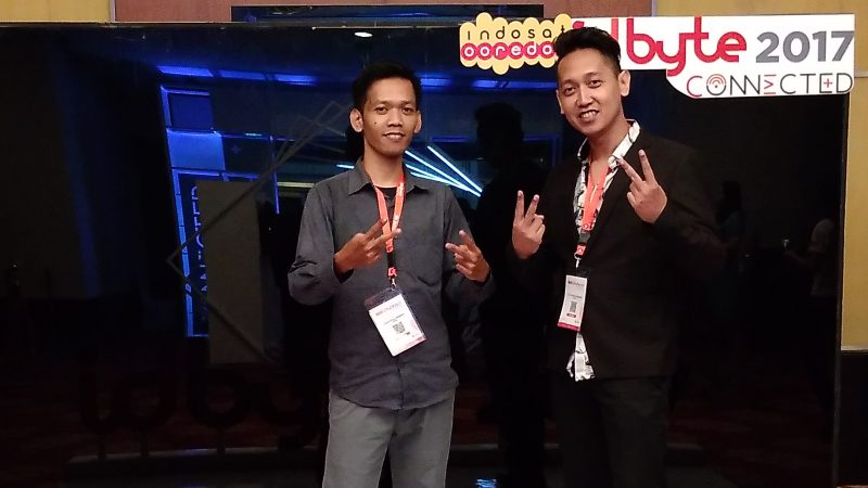 Two members of Botika’s founding team posing at a 2017 technology event