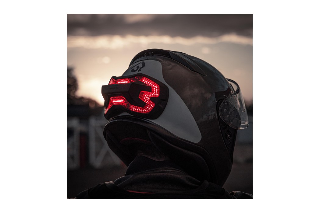The Helmet Light That Won't Let Drivers Say They Didn't See You