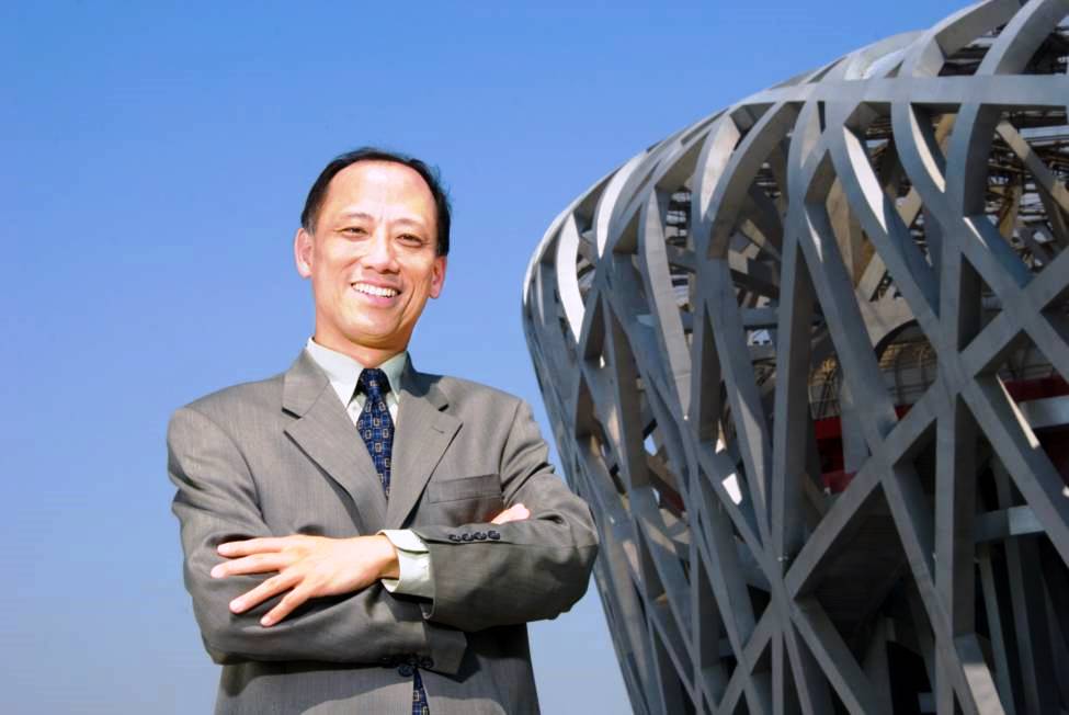 BroadVision founder Pehong Chen standing beside a large steel lattice structure