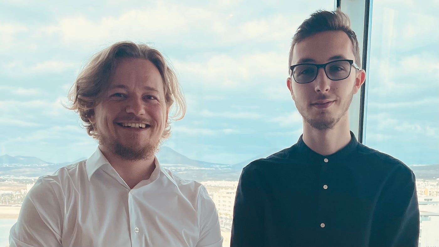 Cal.com co-founders Peer Richelsen and Bailey Pumfleet together