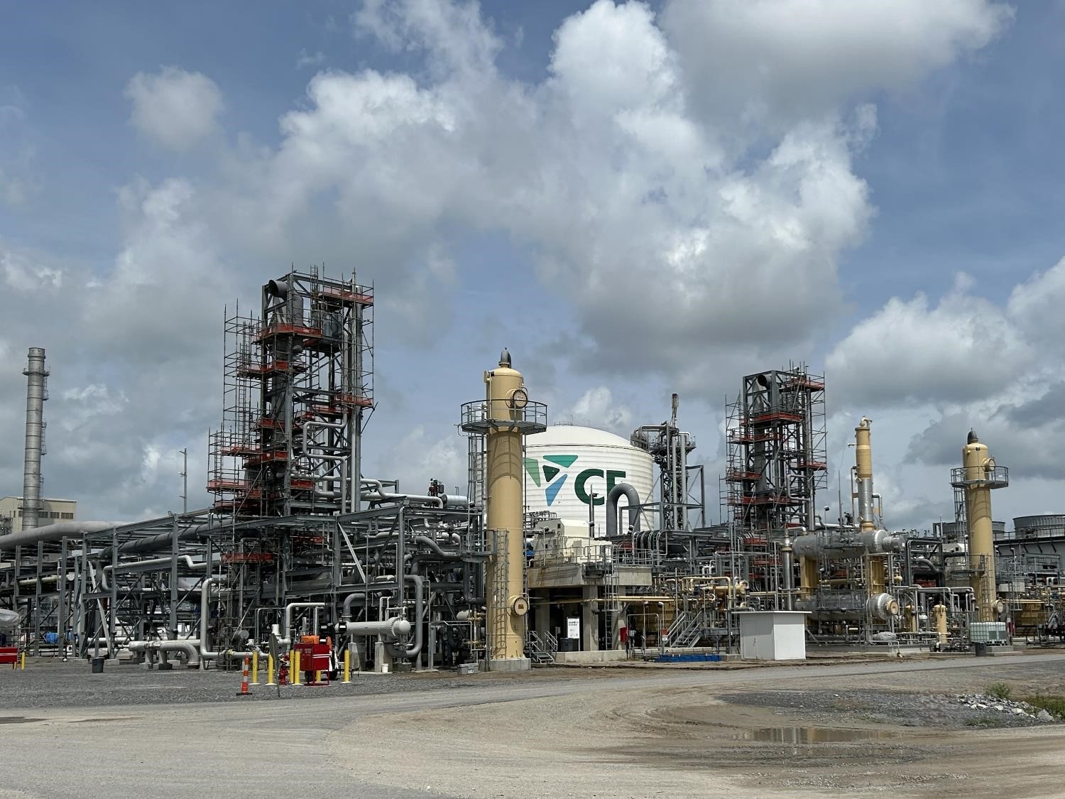CO2 dehydration and compression equipment at Donaldsonville