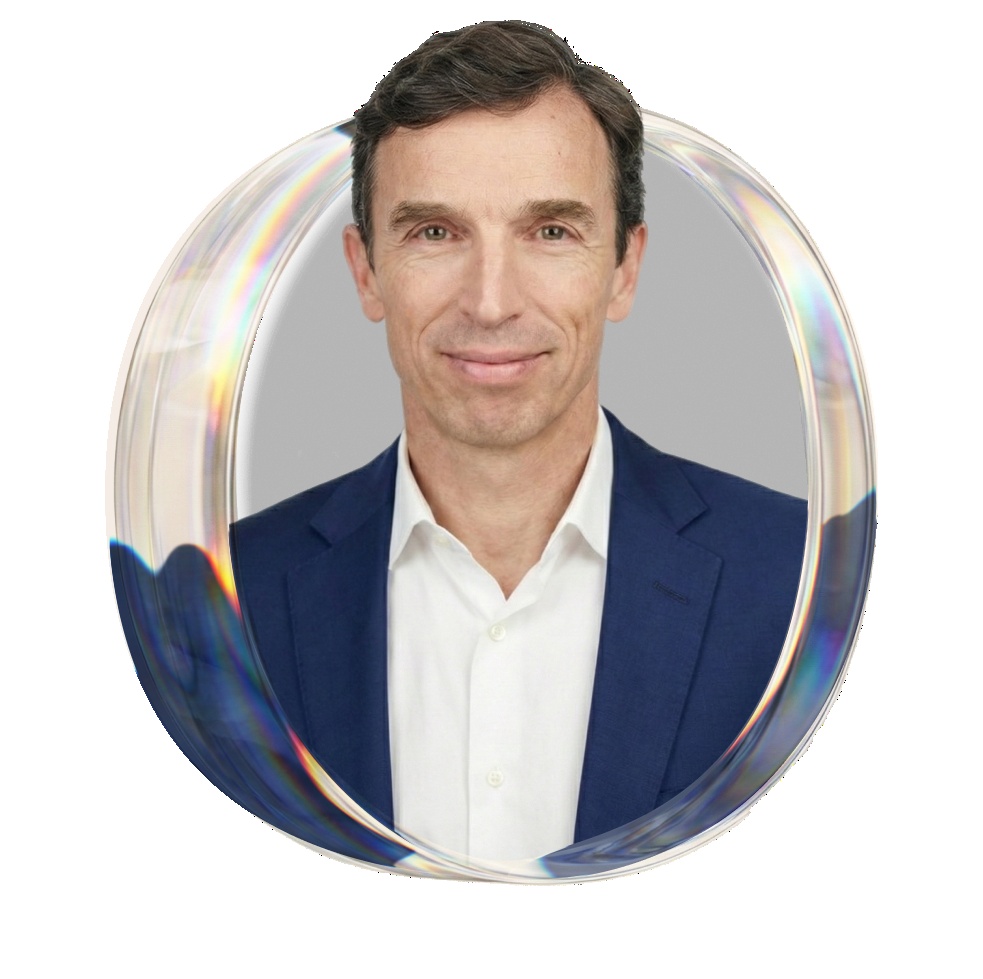Charles Hipps in a navy suit and white shirt in Oleeo’s keynote speaker publicity image