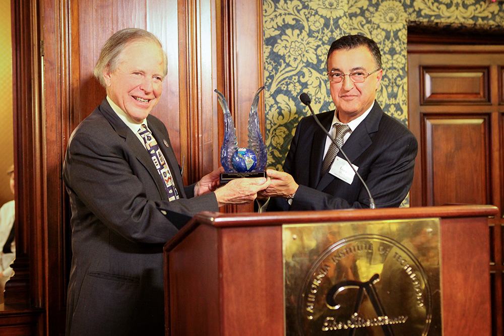 Mory Gharib presents Charles Trimble with the 2016 International von Kármán Wings Award at Caltech.