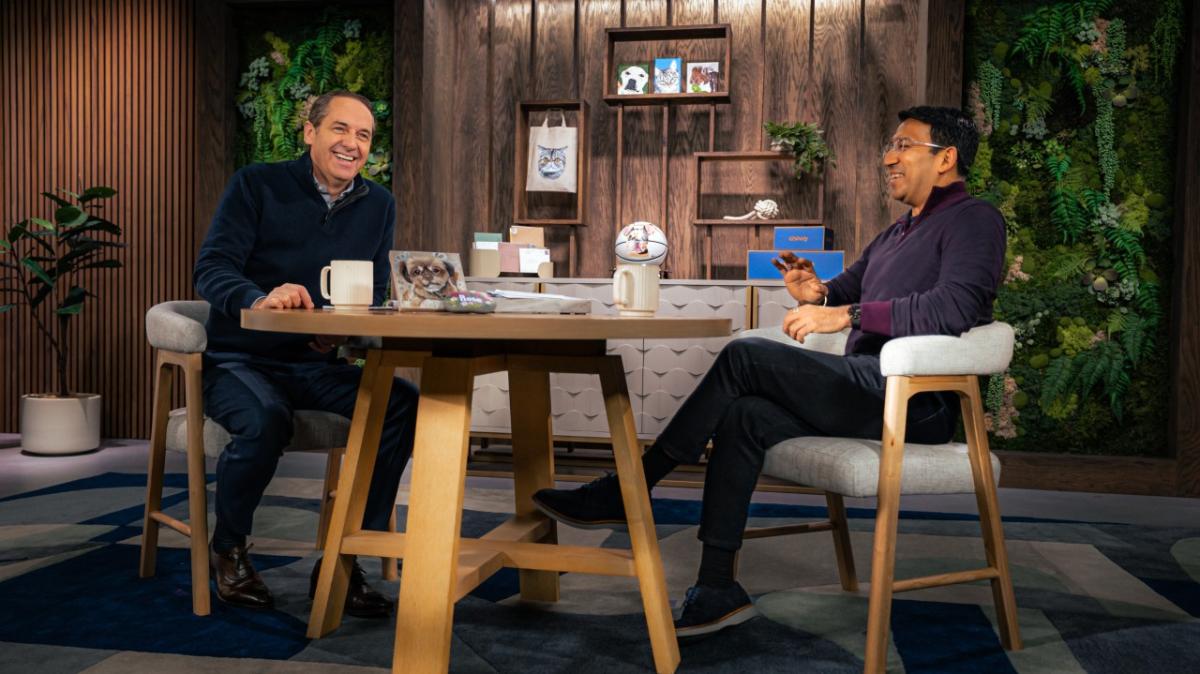 Elanco CEO Jeff Simmons, left, in conversation with Chewy CEO Sumit Singh, right