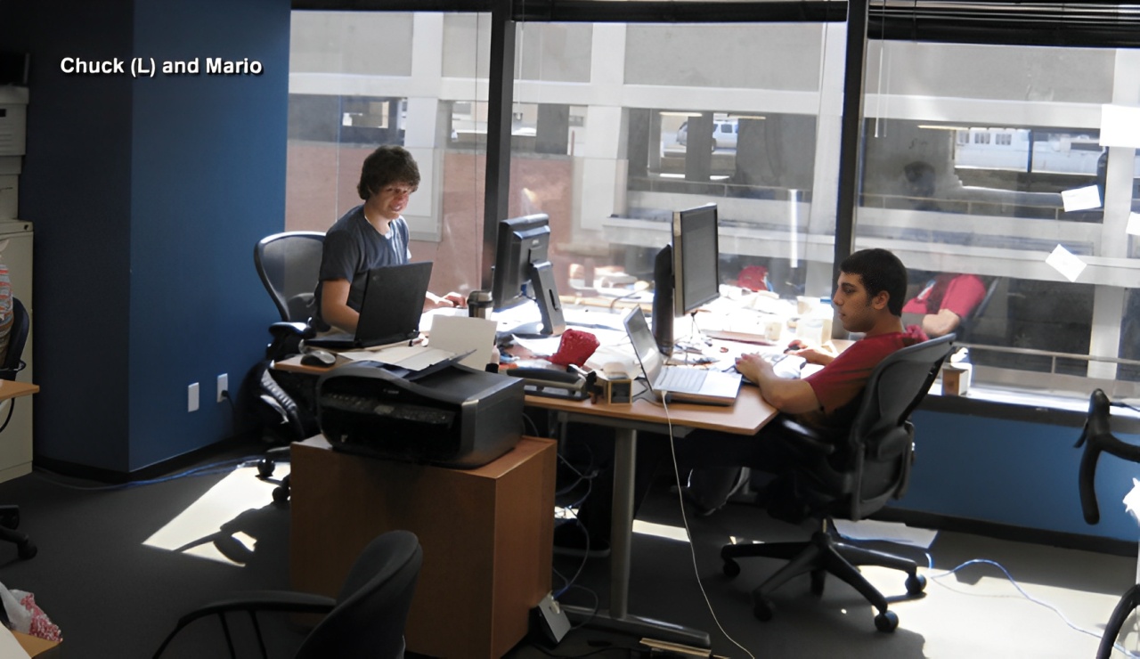 Chuck Gordon, left, and Mario Feghali working at adjoining desks in an early SpareFoot office