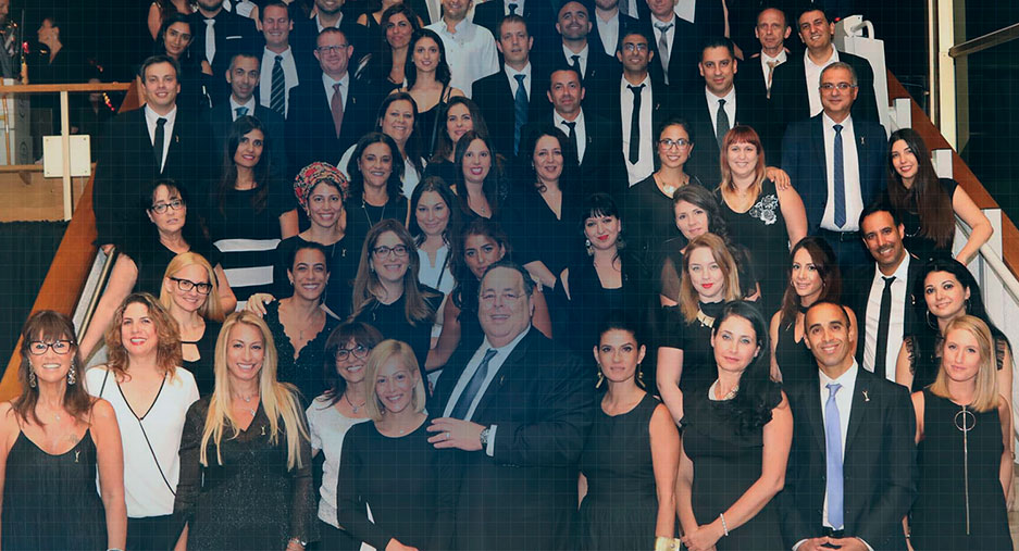 A group portrait published in CIAL’s company history