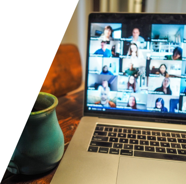 Laptop displaying a video call, the image used on ComparaOnline’s remote-culture page