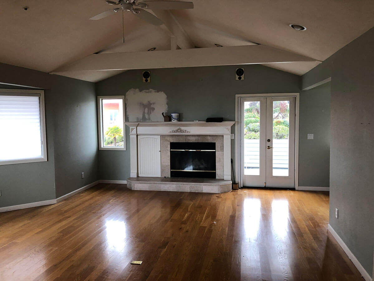 Living room before a Compass Concierge renovation