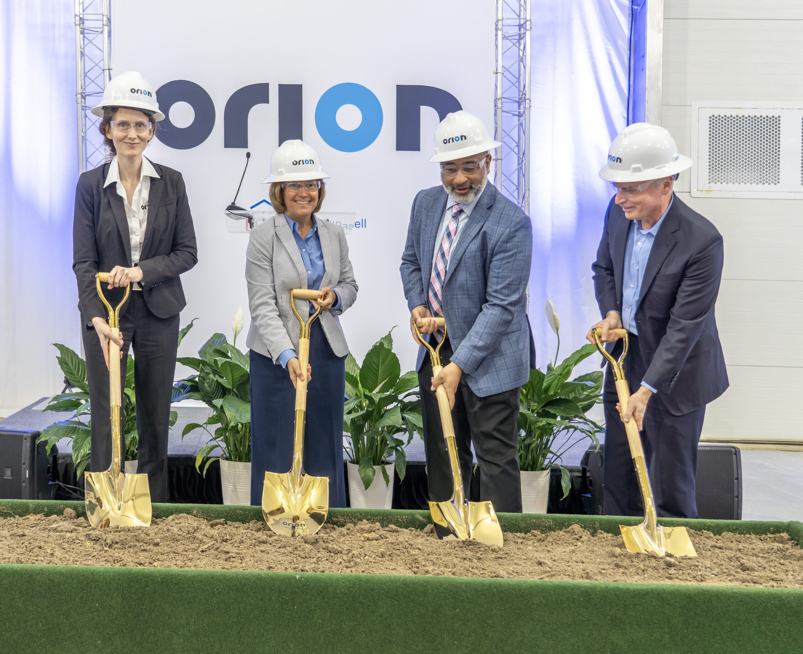 Sandra Niewiem, Kim Foley, Corby Alexander and Corning Painter holding golden shovels at the La Porte plant groundbreaking