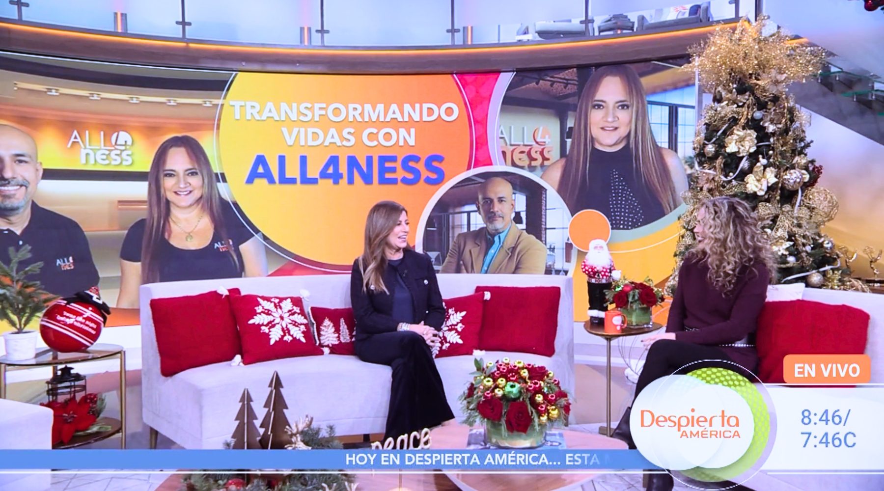 Wendy Sayago and Horacio Ontiveros discussing All4ness on the Despierta América television set