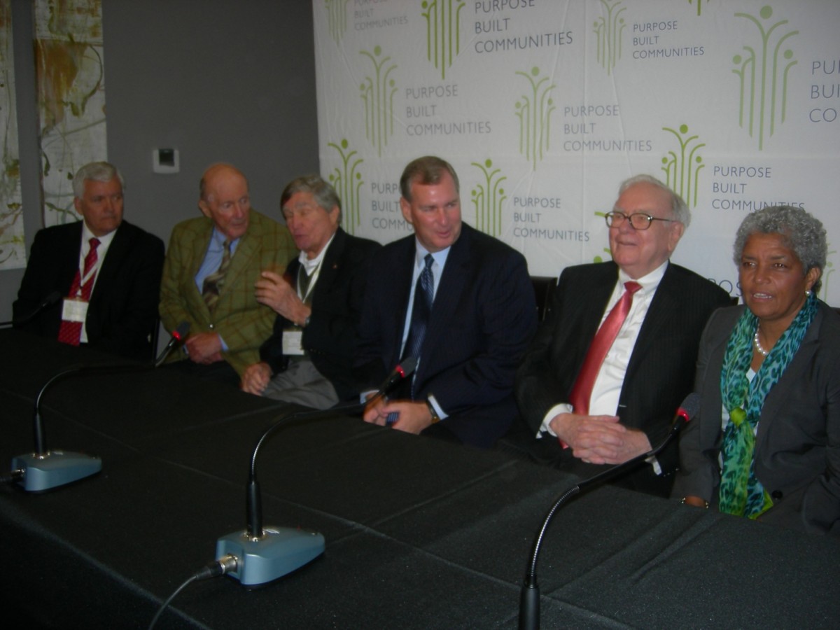 Gene Zink at an Indianapolis press conference with Julian Robertson, Tom Cousins, Greg Ballard, Warren Buffett and Shirley Franklin