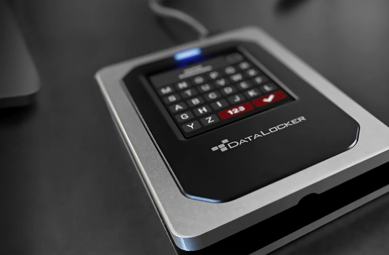 Close product view of the DataLocker DL4 FE touchscreen and metal enclosure