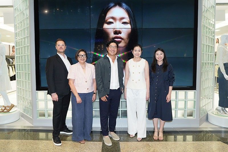 David Jou, centre, with Pomelo and SSI colleagues at the Philippine flagship opening
