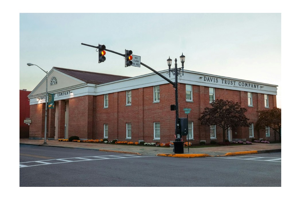 The Bank That Stayed Put While Money Went Everywhere Else