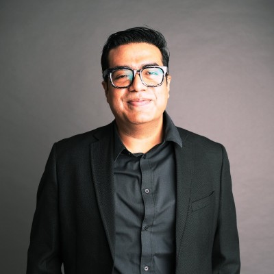 Dibyendu Panda and the hundred-store education